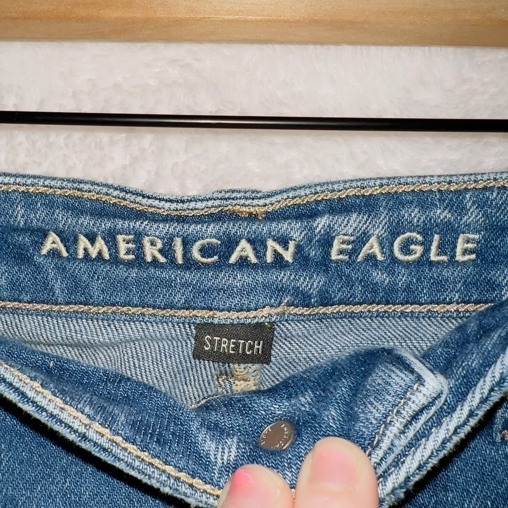 American Eagle AE Medium Wash Denim High Rise Stretch Distressed Mom Jean 6